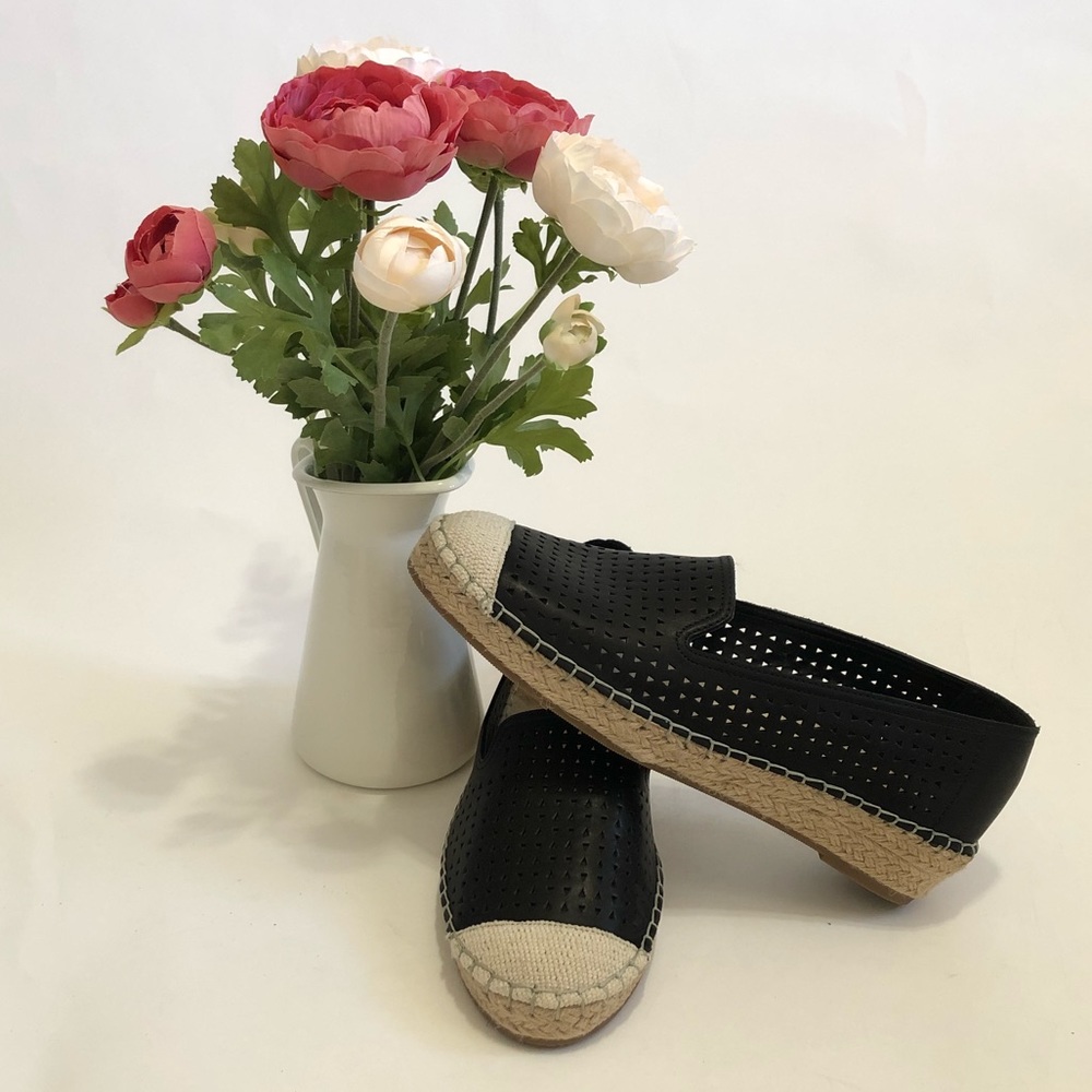 Bella Vita Channing Flats - Black Size: 9.5W